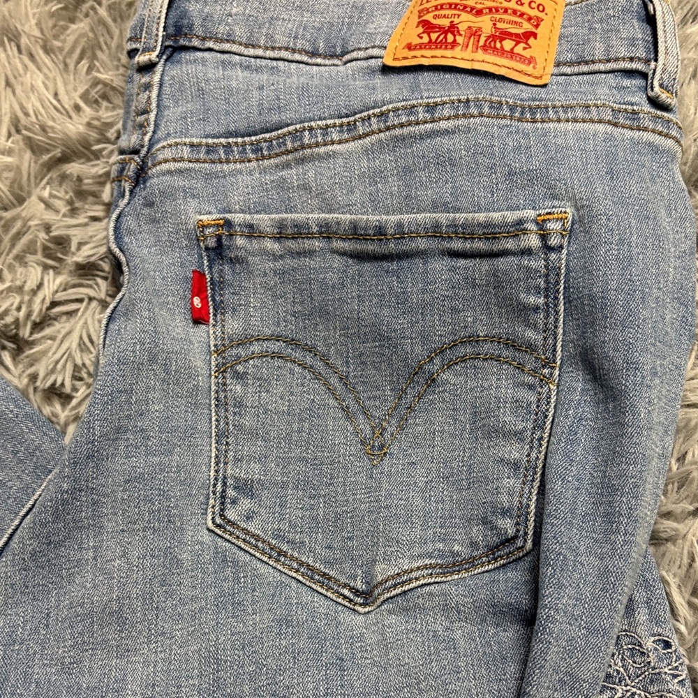 Y2K Levi's Classic Boot Cut Jeans with Embroidery - Picture 4 of 15